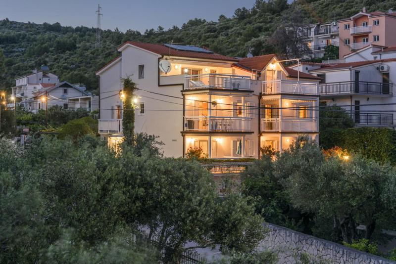 Apartment Luka - Trogir, 150m From The Marina