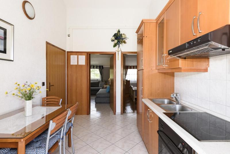 Luka - Trogir, 150m From The Apartment *