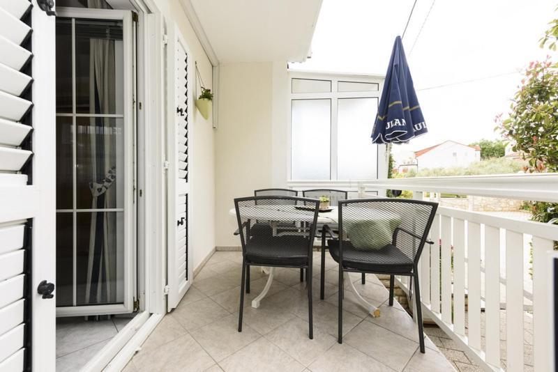 Luka - Trogir, 150m From The