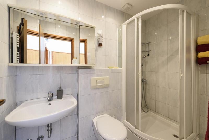 Apartment Luka - Trogir, 150m From The *